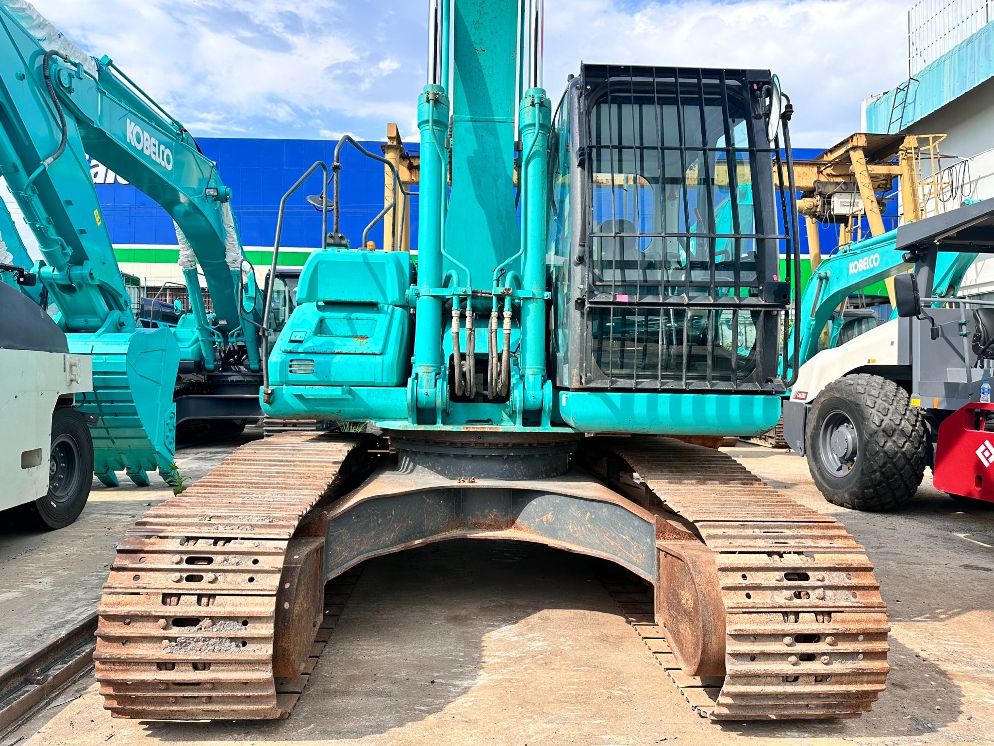  MÁY ĐÀO BÁNH XÍCH KOBELCO SK200-9 - 2014 