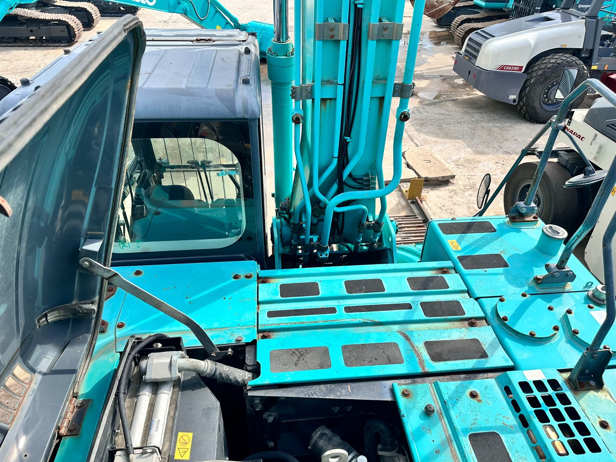  MÁY ĐÀO BÁNH XÍCH KOBELCO SK200-9 - 2014 