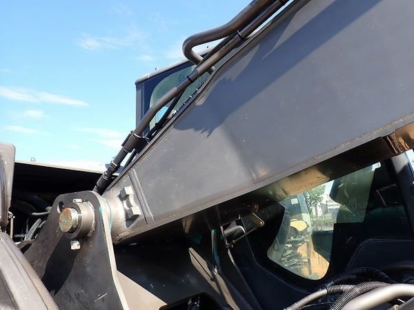  MÁY ĐÀO BÁNH XÍCH KOBELCO SK200-9 - 2015 