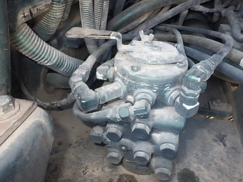 MÁY ĐÀO BÁNH LỐP KOBELCO SK125W-3 - 2008