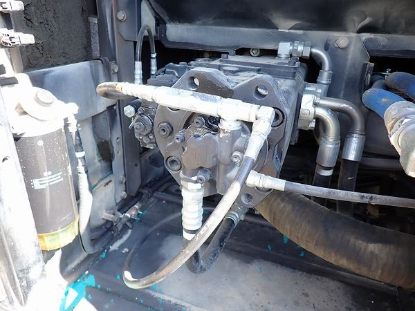  MÁY ĐÀO BÁNH XÍCH KOBELCO SK200-9 - 2015 