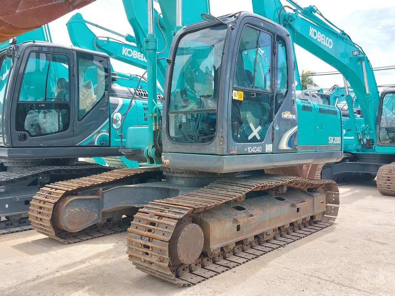  MÁY ĐÀO BÁNH XÍCH KOBELCO SK200-8 - 2012 