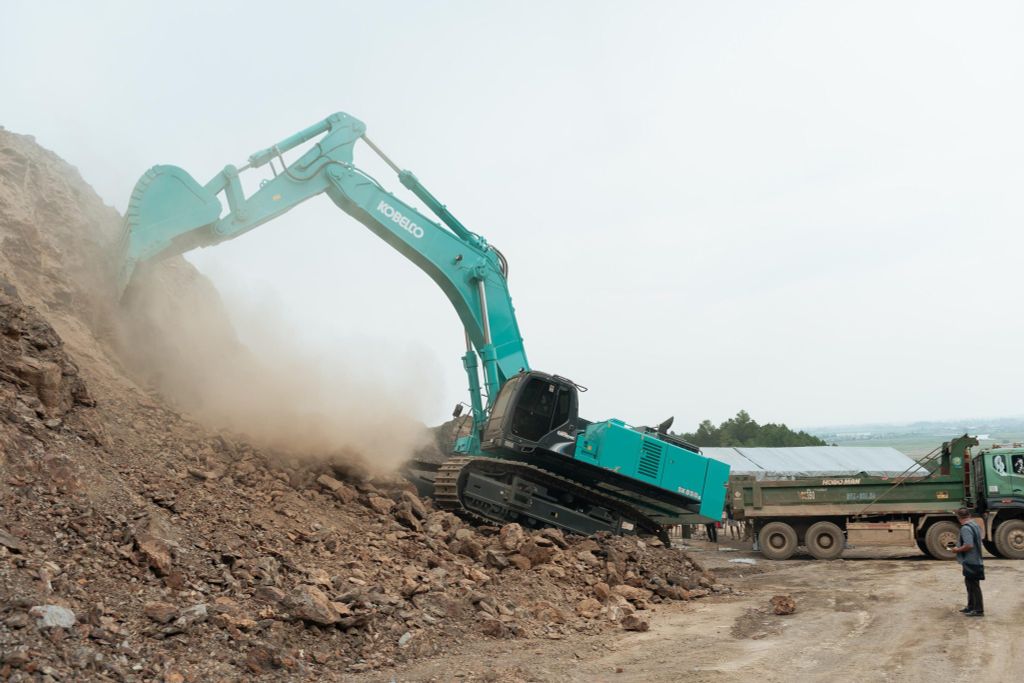 MÁY ĐÀO BÁNH XÍCH KOBELCO SK850LC-8