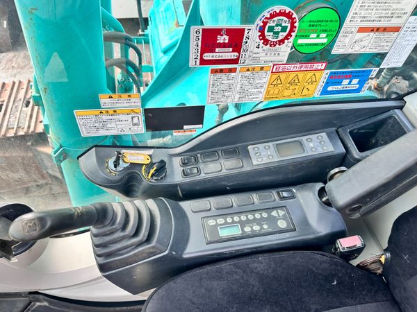  MÁY ĐÀO BÁNH XÍCH KOBELCO SK200-9 - 2014 