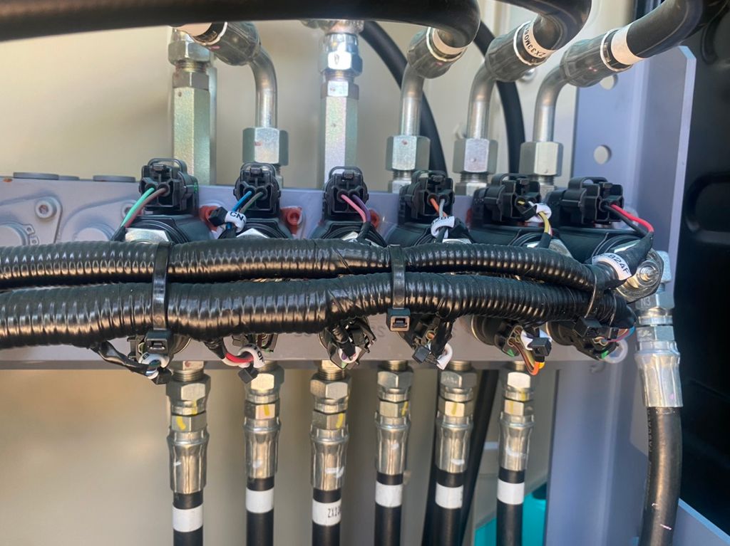 CẨU BÁNH XÍCH KOBELCO BMS800