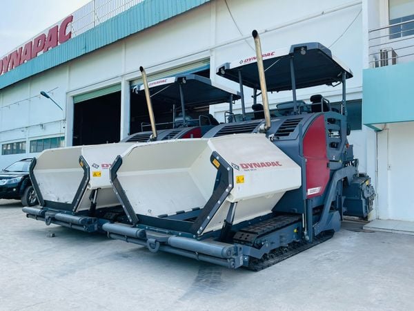  MÁY RẢI THẢM DYNAPAC SD2500CS 