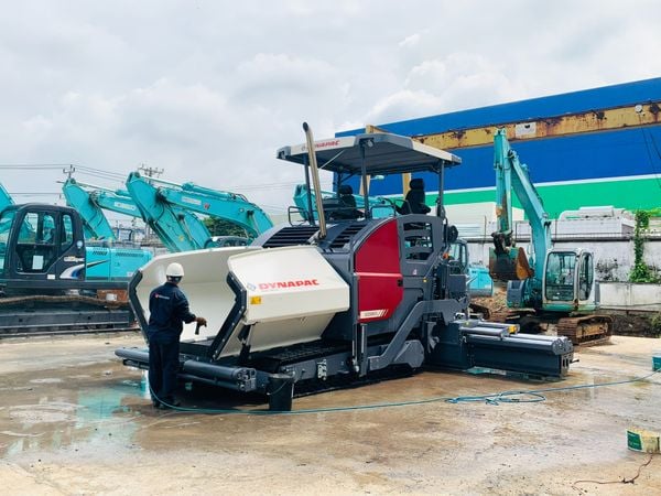  MÁY RẢI THẢM DYNAPAC SD2500CS 