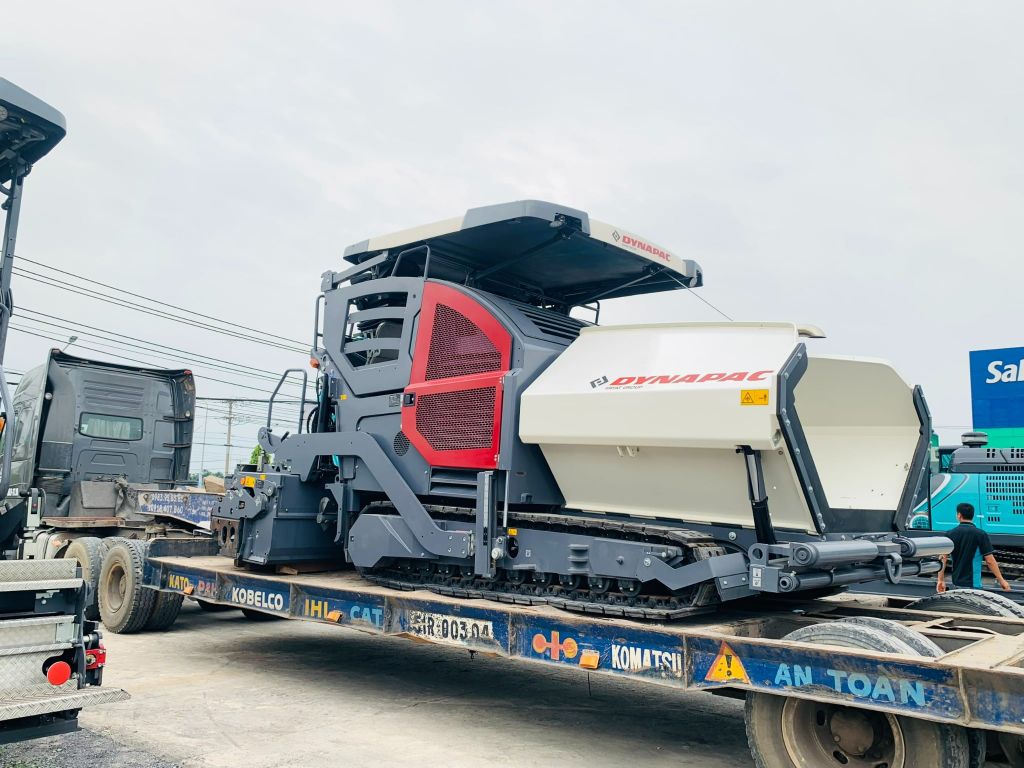 MÁY RẢI THẢM DYNAPAC SD2500CS