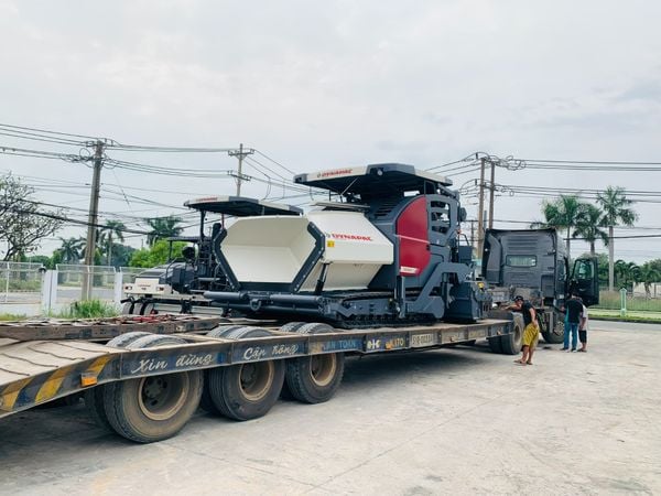  MÁY RẢI THẢM DYNAPAC SD2500CS 