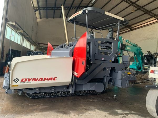  MÁY RẢI THẢM DYNAPAC SD2500CS 