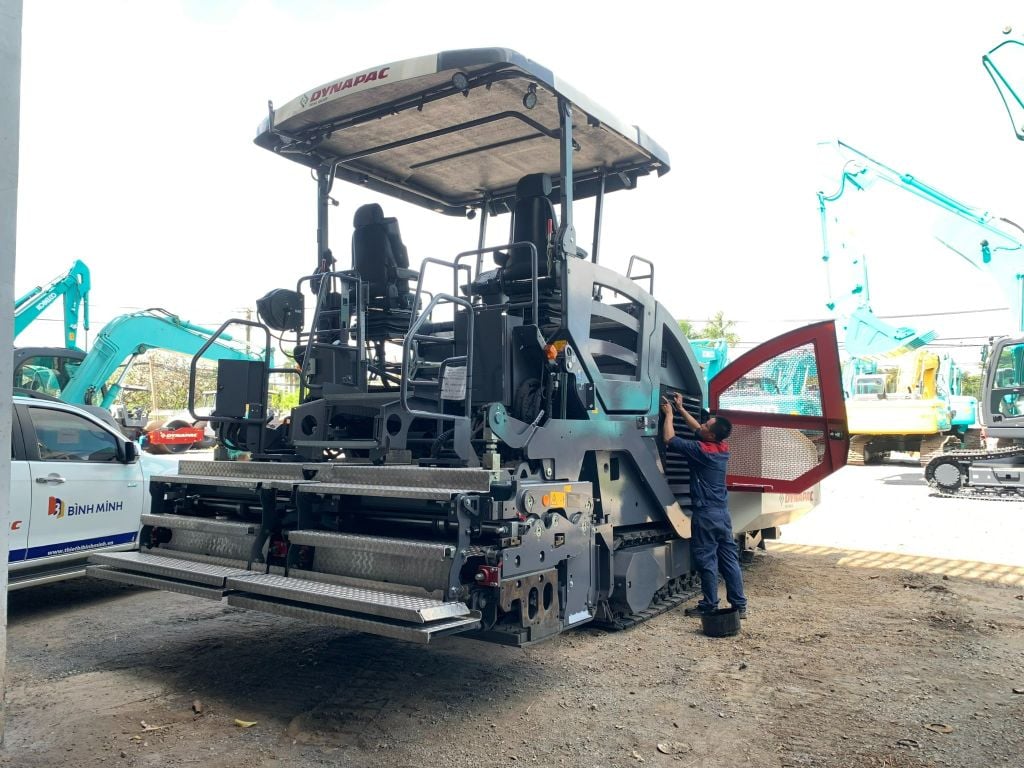 MÁY RẢI THẢM DYNAPAC SD2500CS