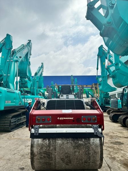  XE LU RUNG DYNAPAC HAI TRỐNG THÉP CC2200 