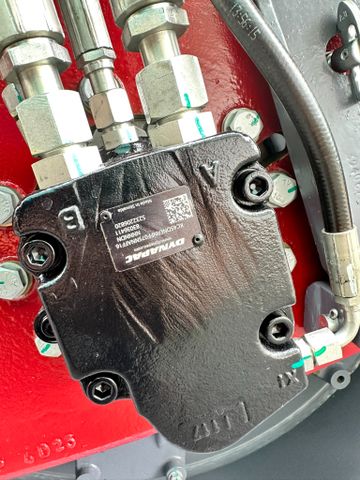 XE LU RUNG DYNAPAC HAI TRỐNG THÉP CC2200