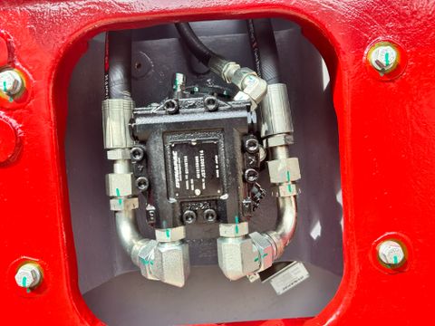 XE LU RUNG DYNAPAC HAI TRỐNG THÉP CC2200