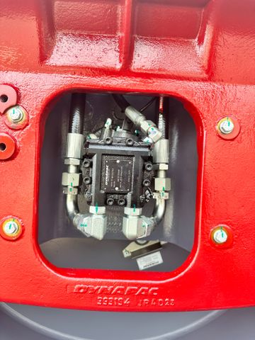 XE LU RUNG DYNAPAC HAI TRỐNG THÉP CC2200