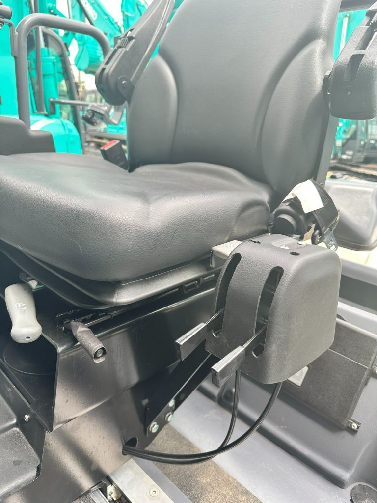 XE LU RUNG DYNAPAC HAI TRỐNG THÉP CC2200