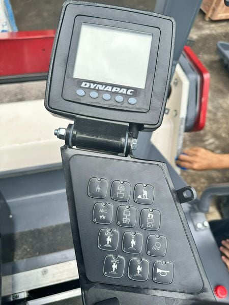  XE LU RUNG DYNAPAC HAI TRỐNG THÉP CC2200 