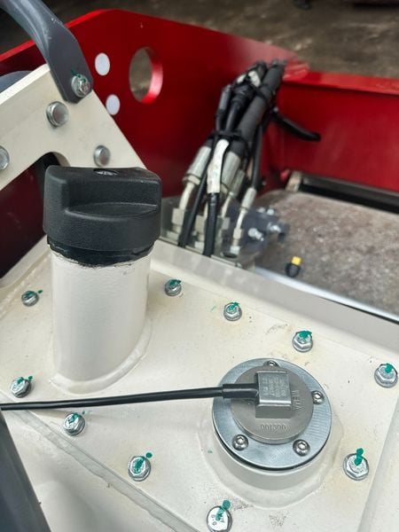  XE LU RUNG DYNAPAC HAI TRỐNG THÉP CC2200 