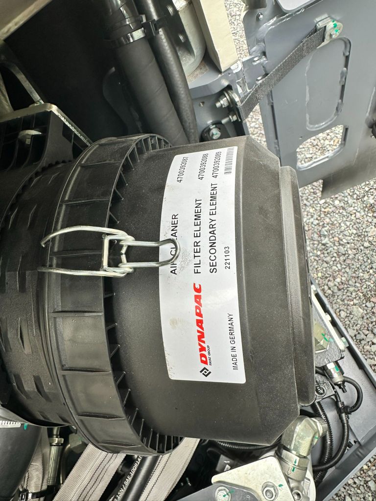 XE LU RUNG DYNAPAC HAI TRỐNG THÉP CC2200