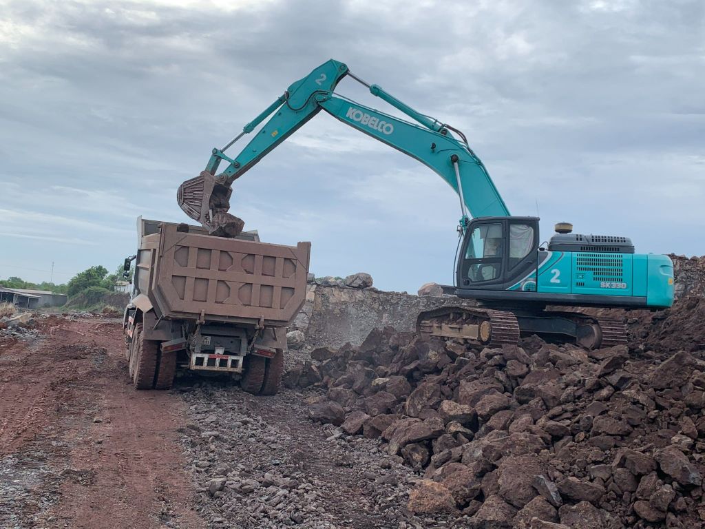 MÁY ĐÀO BÁNH XÍCH KOBELCO SK330-10