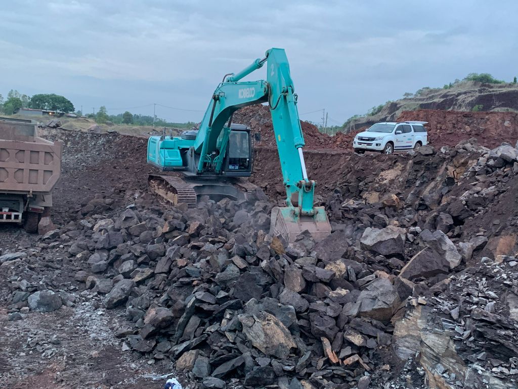 MÁY ĐÀO BÁNH XÍCH KOBELCO SK330-10
