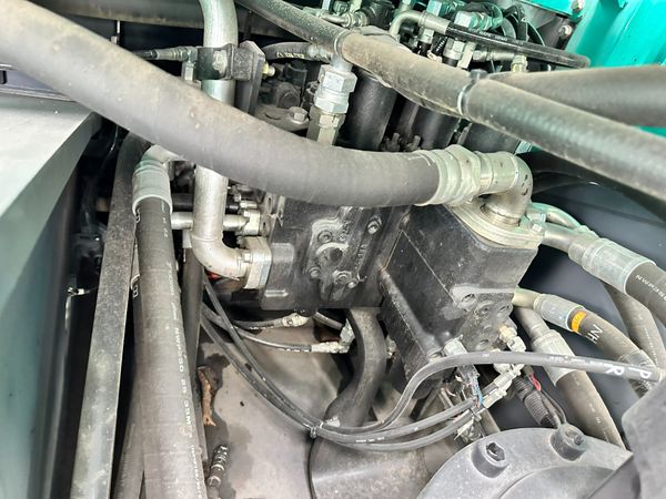  MÁY ĐÀO BÁNH XÍCH KOBELCO SK330-10 - 2018 