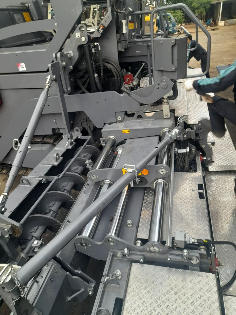 BÀN ĐẦM DYNAPAC V6000TVE CHÍNH HÃNG
