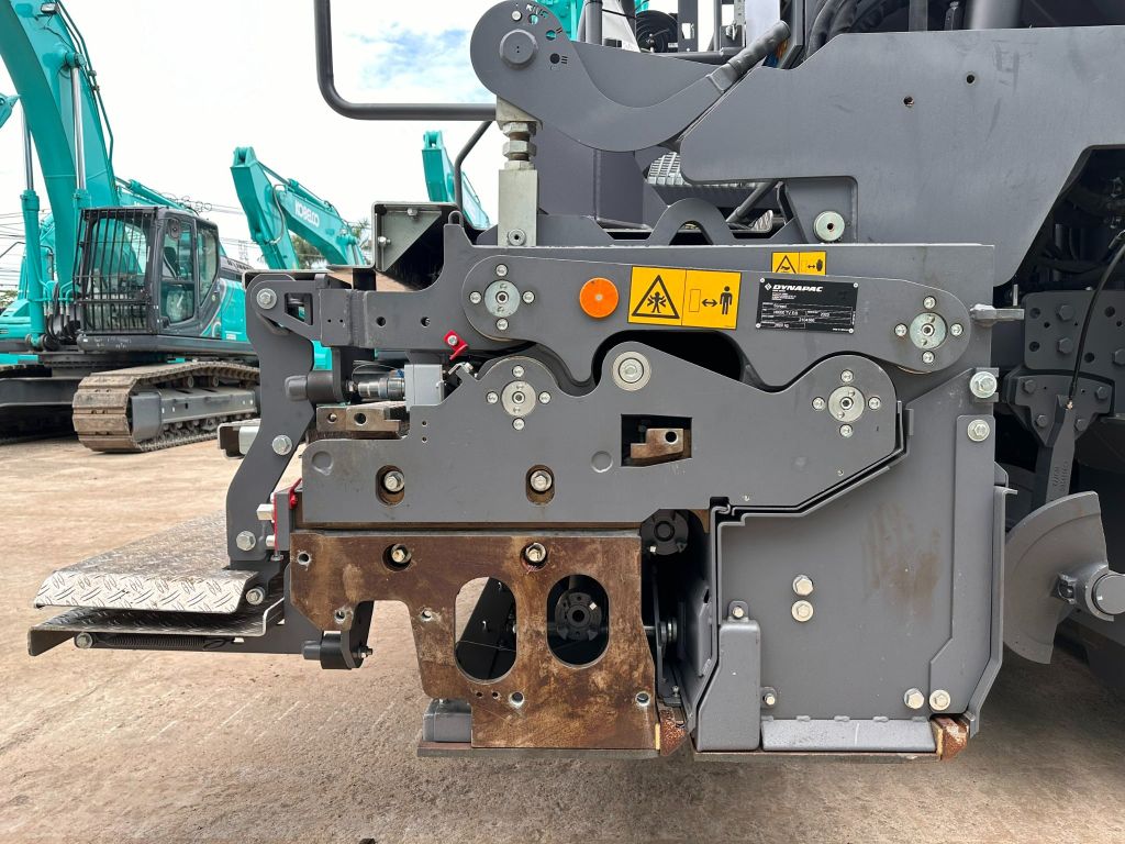 MÁY RẢI THẢM DYNAPAC SD2500CS