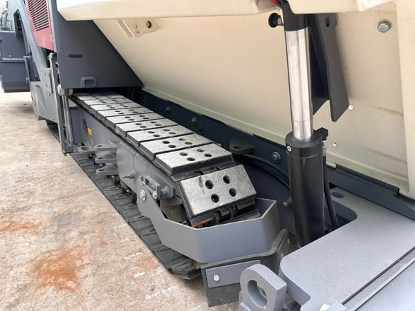  MÁY RẢI THẢM DYNAPAC SD2500CS 