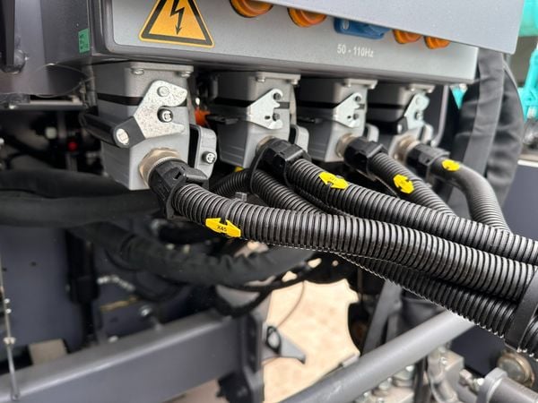  MÁY RẢI THẢM DYNAPAC SD2500CS 