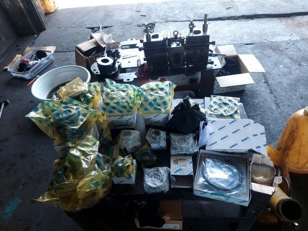  CỤM BƠM MÁY ĐÀO KOBELCO CHÍNH HÃNG 