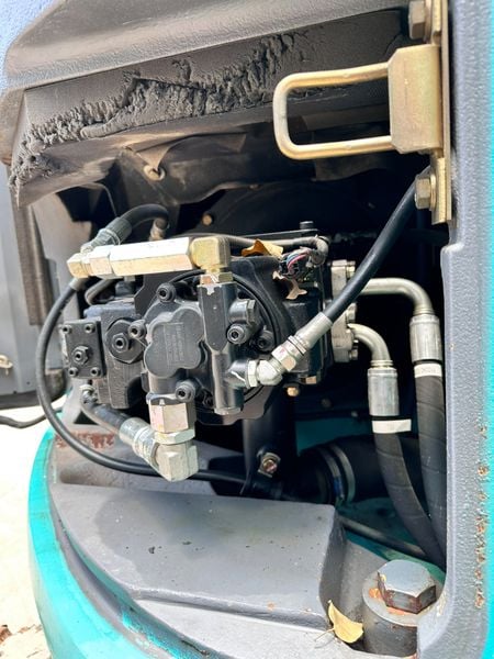  MÁY ĐÀO BÁNH XÍCH KOBELCO SK135SR-2 - 2008 