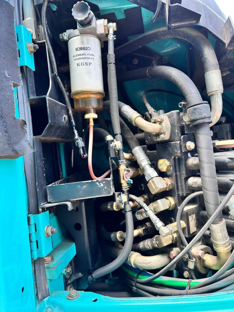 Máy xúc bánh xích Kobelco SK135SR-2 Năm SX 2008