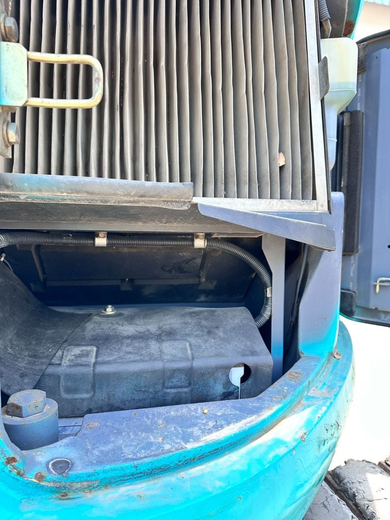 Máy xúc bánh xích Kobelco SK135SR-2 Năm SX 2008