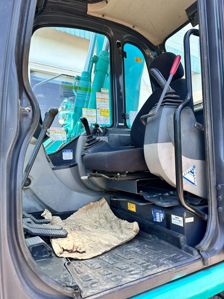 Máy xúc bánh xích Kobelco SK135SR-2 Năm SX 2008