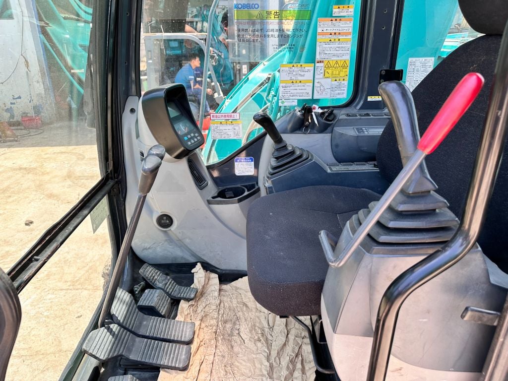 Máy xúc bánh xích Kobelco SK135SR-2 Năm SX 2008