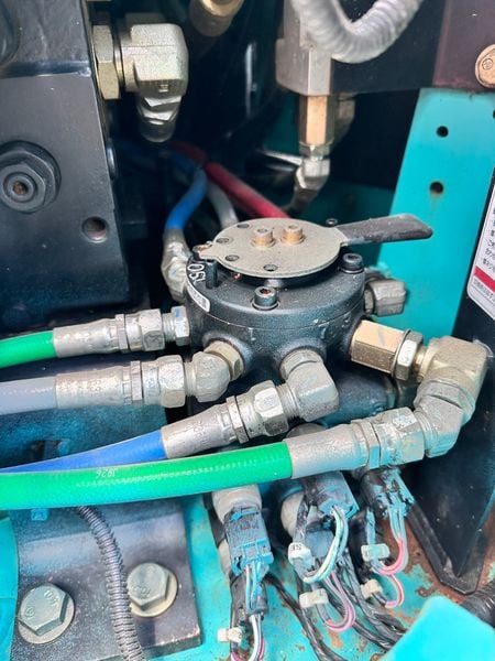  MÁY ĐÀO BÁNH XÍCH KOBELCO SK135SR-2 - 2008 