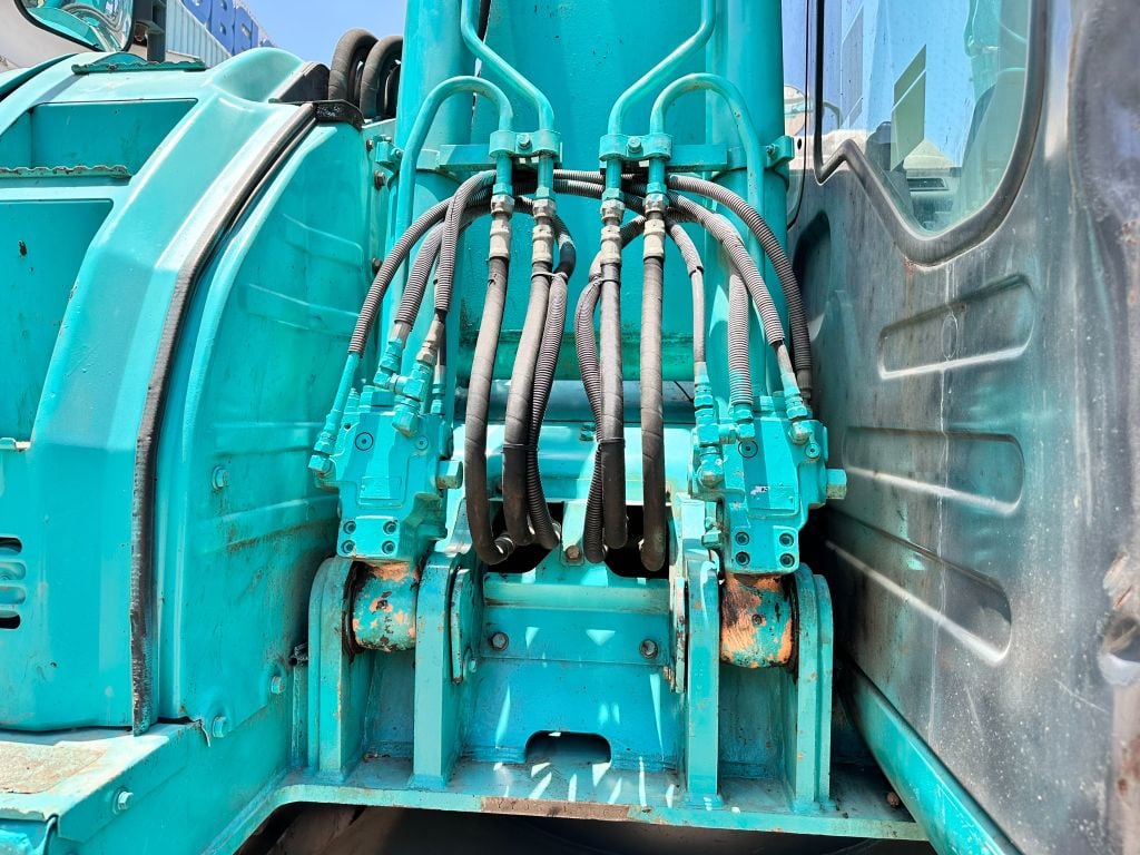 Máy xúc bánh xích Kobelco SK135SR-2 Năm SX 2008