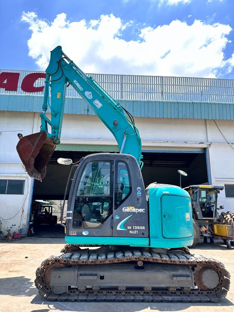 Máy xúc bánh xích Kobelco SK135SR-2 Năm SX 2008
