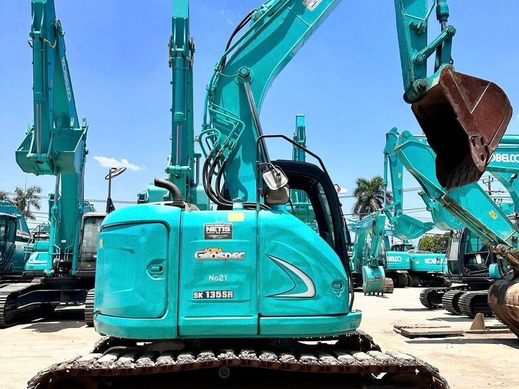 Máy xúc bánh xích Kobelco SK135SR-2