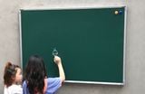  Bảng từ xanh viết phấn kẻ mờ khung nhỏ 