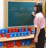  Bảng từ xanh viết phấn cho tiểu học khung nhỏ 