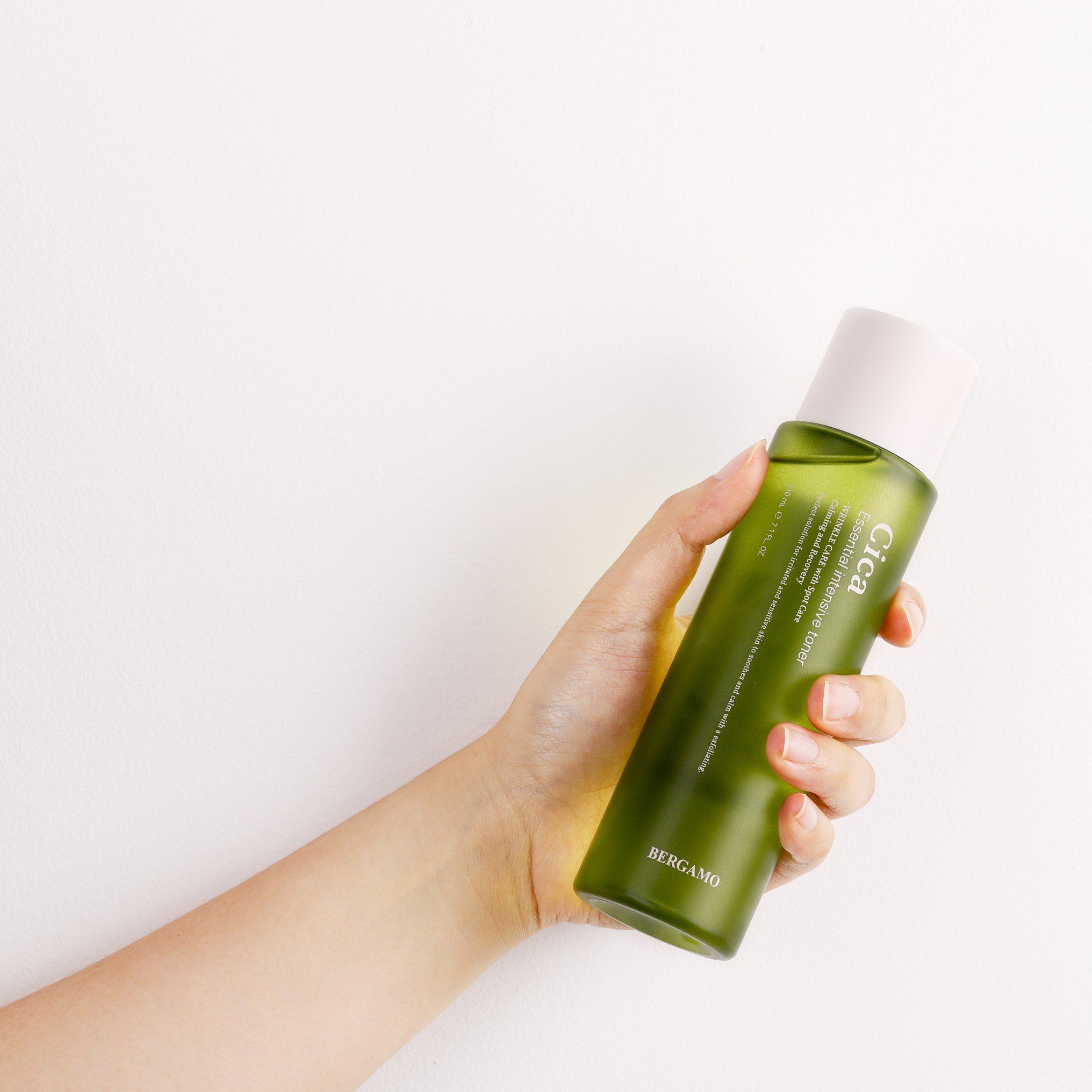 TONER RAU MÁ BERGAMO CICA ESSENTIAL INTENSIVE TONER 210ML