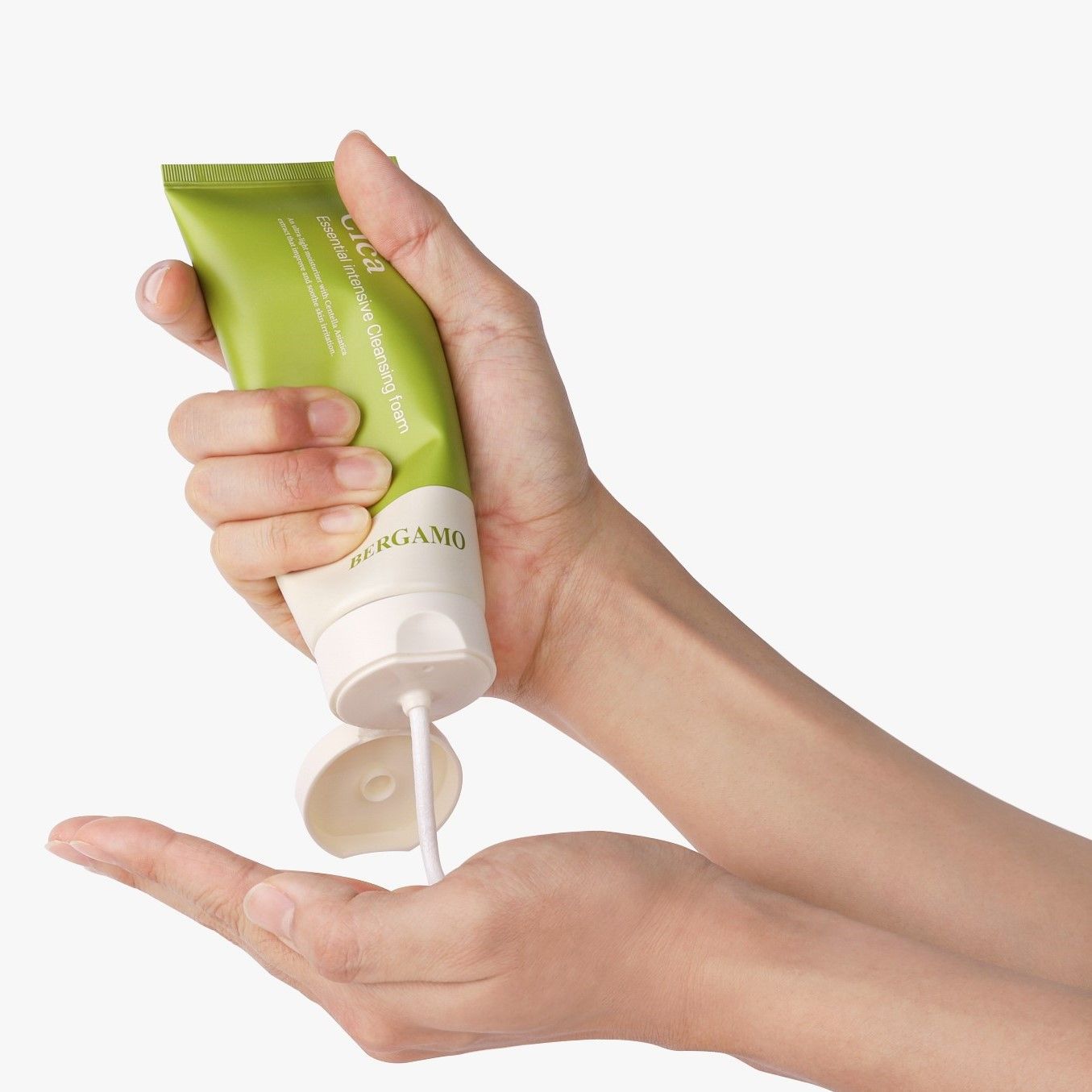 SỮA RỬA MẶT RAU MÁ BERGAMO CICA ESSENTIAL INTENSIVE CLEANSING FOAM 120ML