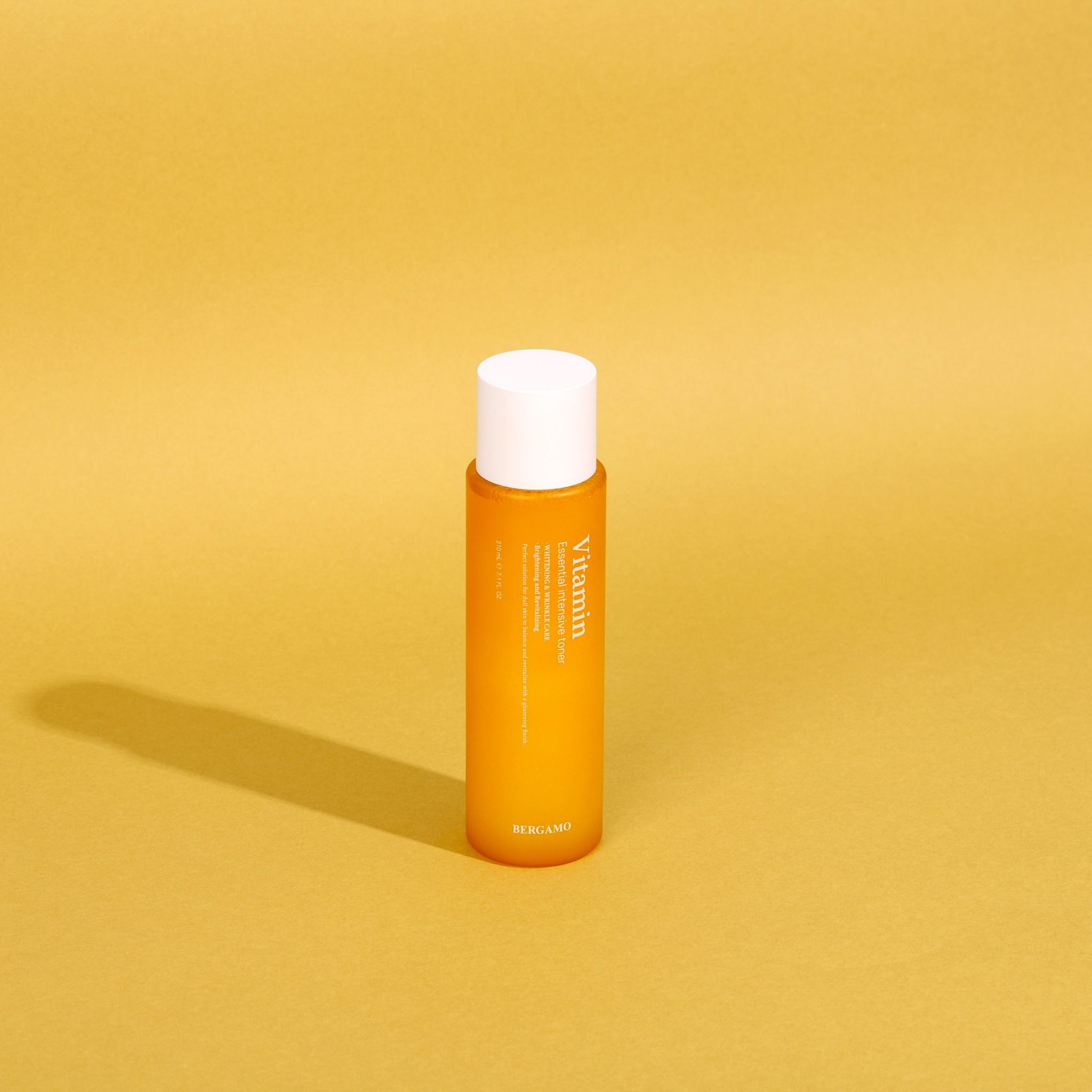 TONER VITAMIN SÁNG DA BERGAMO VITAMIN ESSENTIAL INTENSIVE TONER 210ML