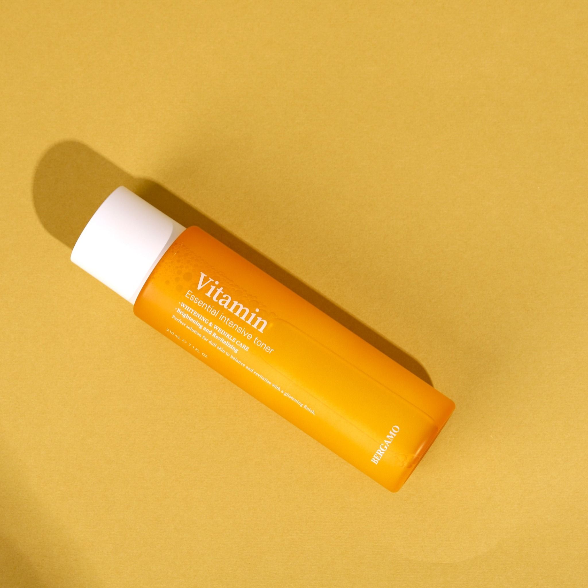 TONER VITAMIN SÁNG DA BERGAMO VITAMIN ESSENTIAL INTENSIVE TONER 210ML