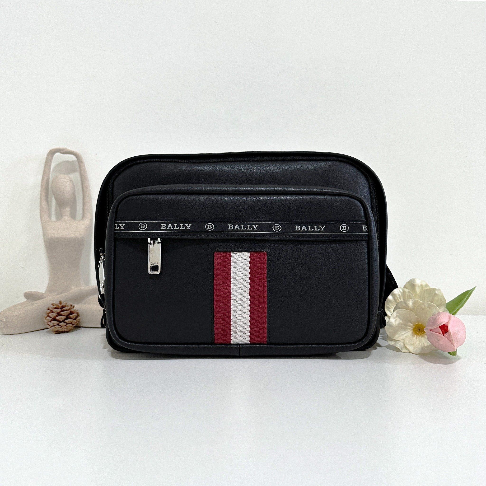 Cặp đeo chéo BALLY Hobs Leather Cross Body Bag Nguyễn Thị Mỹ Linh