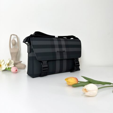  Cặp da đeo chéo Burberry Charcoal Check messenger bag 