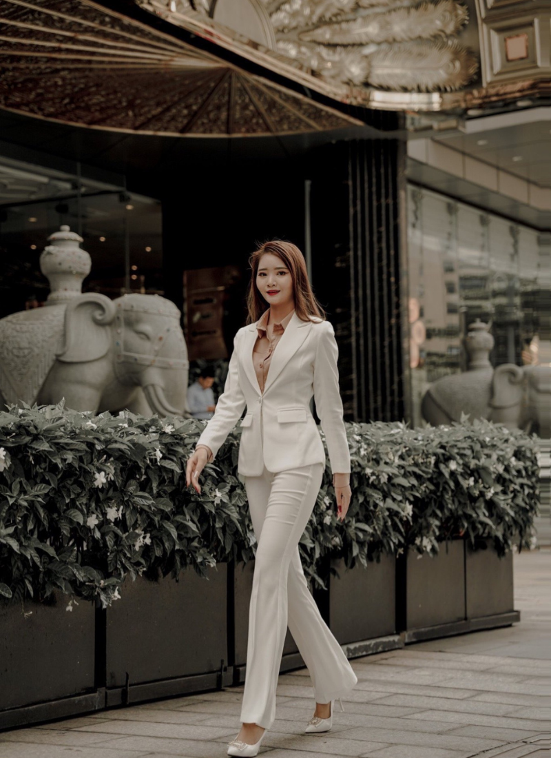  Bộ Áo Vest Nữ 1 Nút Vạt Tròn & Quần Loe Trắng 