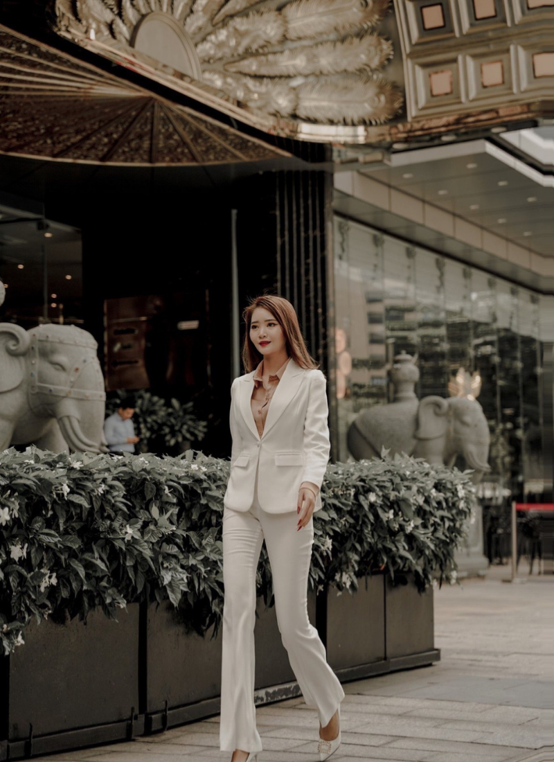  Bộ Áo Vest Nữ 1 Nút Vạt Tròn & Quần Loe Trắng 